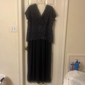 Mother of the Bride Dress- ONYX Nite size 18W only worn once.